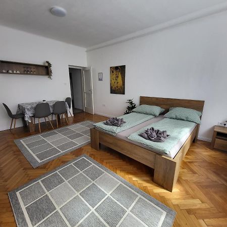 פץ' Downtown Studio Apartman מראה חיצוני תמונה