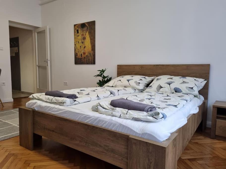 פץ' Downtown Studio Apartman מראה חיצוני תמונה
